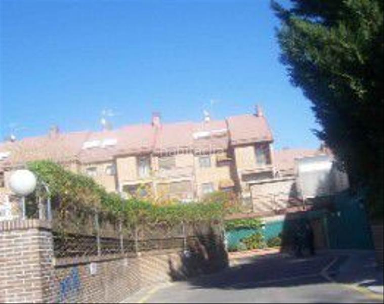 Foto fd39cc52-ebc8-499d-b024-1b80a0ffb2fb. Aparcament cotxe a El Burgo Rozas de Madrid (Las)