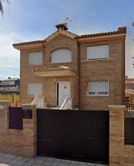 Chalet  Roble. Chalet en venta en urbanizaciones, 4 dormitorios.