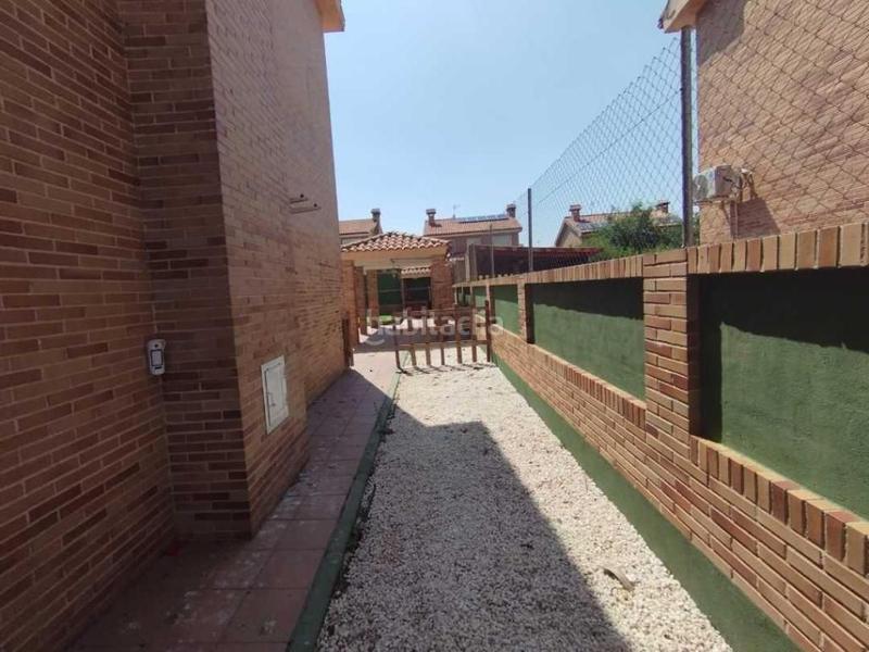 Foto 830d48e1-6c93-4e00-844a-9db50a6b753f. Chalet  en venta en urbanizaciones, 4 dormitorios. en Serranillos del Valle