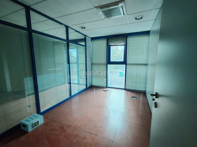 Foto 3e073a23-8f0b-40d3-980c-75a96191b276. Edifici a Polígono de las Monjas Torrejón de Ardoz