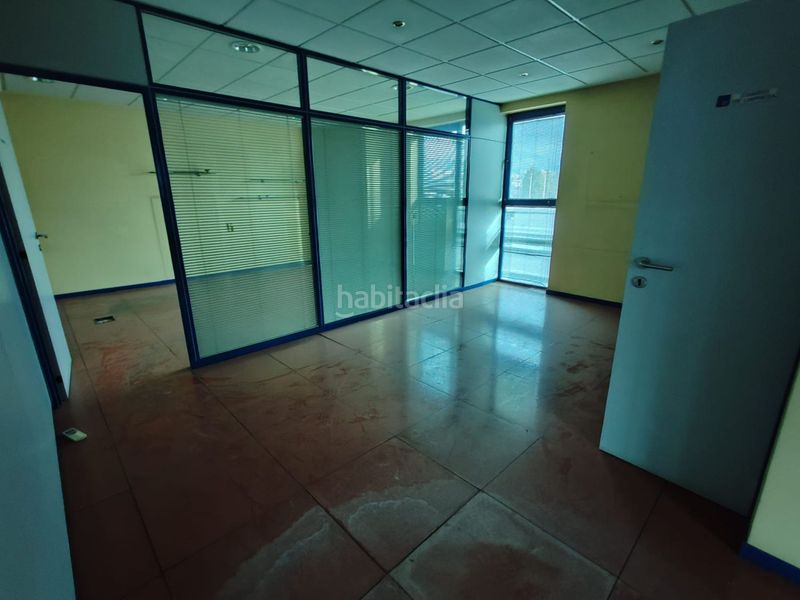 Foto b5c4eae4-ea83-428f-8301-8afb3d821453. Edifici a Polígono de las Monjas Torrejón de Ardoz