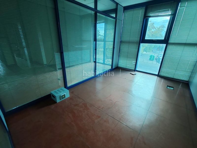 Foto bbd02cc5-8245-4ca0-a8d2-718b1000259f. Edifici a Polígono de las Monjas Torrejón de Ardoz