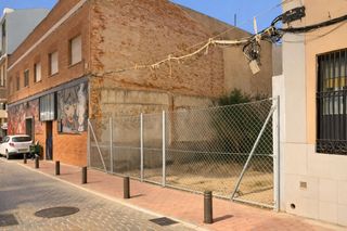 Terreno residencial en Tomás garcía 9. Solar en venta en madrid.