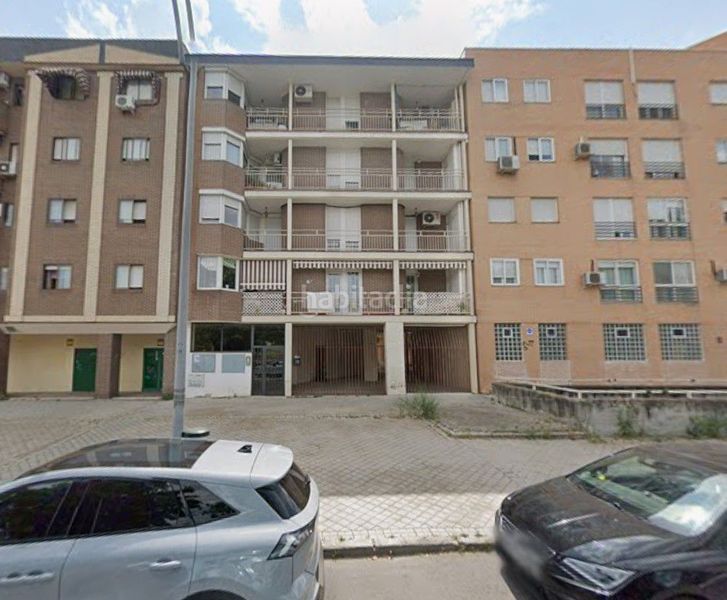 Foto be4a2a50-80a4-48bd-ac1f-2e206984d88a. Aparcament cotxe a V Centenario Leganés