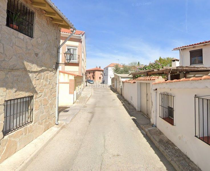 Foto b3d78278-f476-453c-8c58-453227ed0c9a. Aparcament cotxe a Santorcaz