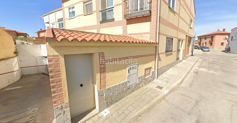 Foto c0554d67-ec47-4c1e-a8ad-4fa3e6fea81c. Aparcament cotxe a Santorcaz
