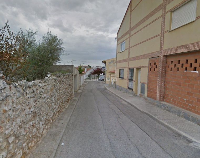 Foto e018dc85-65f5-4da3-925c-c3a5ddb0d5ab. Aparcament cotxe a Santorcaz