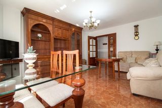 Etagenwohnung en Valdepasillas - La Paz - Huerta Rosales. Piso de 4 dormitorios con garaje en valdepasillas