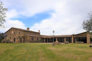 Mas à Carrer amical de mauthausen 16. Masía en llagostera