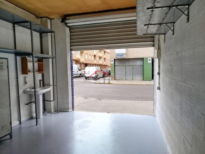 Foto f4ed1692-5c06-413e-8e8c-42abec2f9498. Aparcament cotxe a La Vega - La Sal León