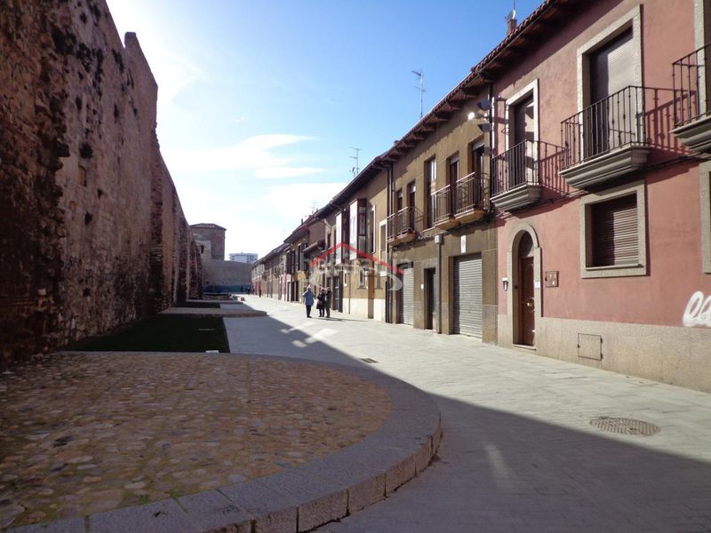 Foto a4075b3b-3cb6-4d9f-88e3-febd438cd1e9. Dúplex amb calefacció a San Mamés - La Palomera León