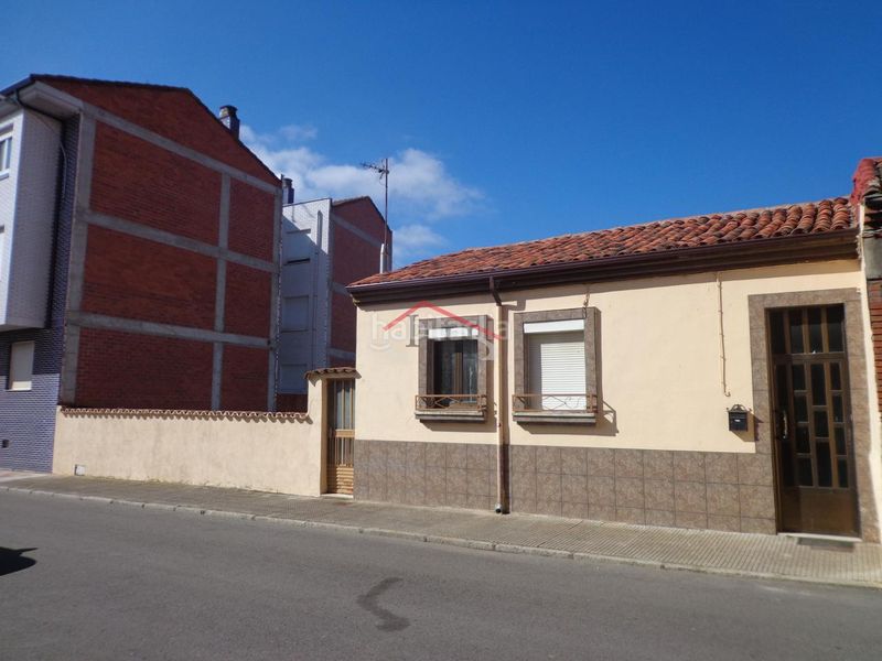 Foto acc26bc1-e51f-4f6e-a45c-dacf29db4e48. Casa amb calefacció a Puente Castro León