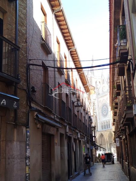 Foto 82c14cf0-c059-4dd8-b3b0-2f1f013a7e92. Pis amb calefacció aparcament a Casco Antiguo León