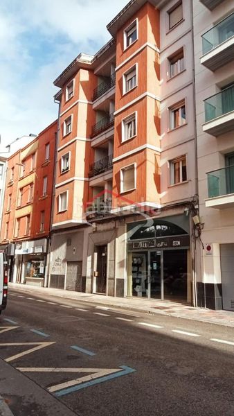 Foto b6fa45a9-dd9e-4cc5-8b23-a556b1dd4c6d. Pis amb calefacció a Centro Ciudad León