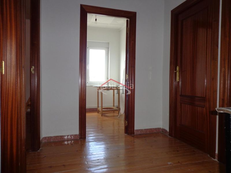 Foto 949354d6-58a1-4767-ba4b-cd69ddcc2753. Casa amb calefacció aparcament a Villaturiel