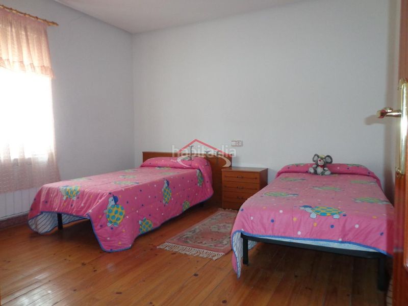Foto cc07777d-4b2c-4344-a137-d66d00f5c512. Casa amb calefacció aparcament a Villaturiel