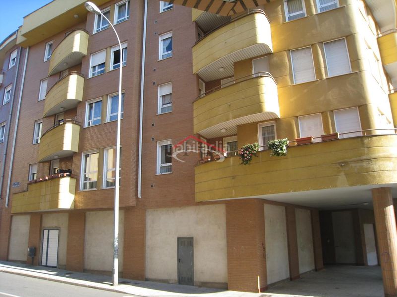 Foto 553d561a-0b84-4e70-8aa9-56c594ce92df. Local comercial a San Mamés - La Palomera León