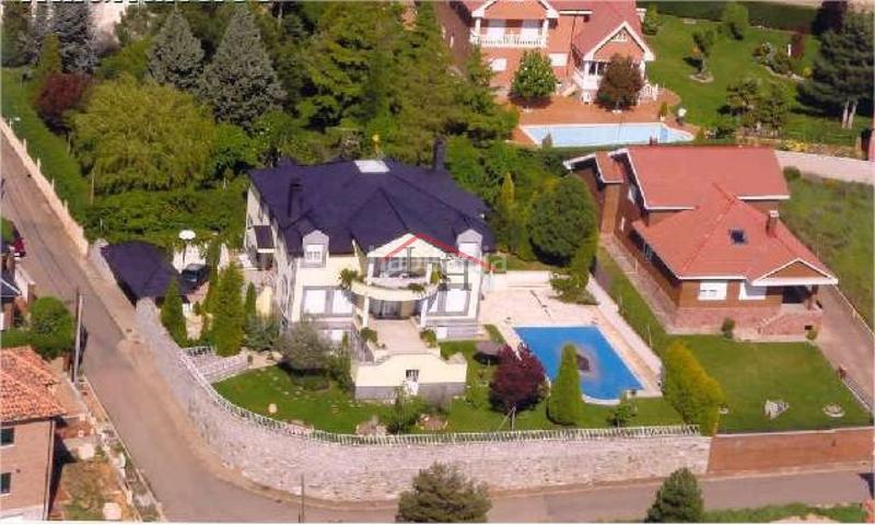 Foto bd110384-0304-4334-8fe6-8dd53111a7ad. Xalet amb calefacció aparcament piscina a Valdefresno