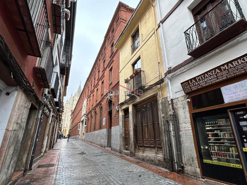 Foto 4b305544-99d0-4c3c-8cb9-1cfdfa7d0047. Dúplex amb calefacció a Casco Antiguo León