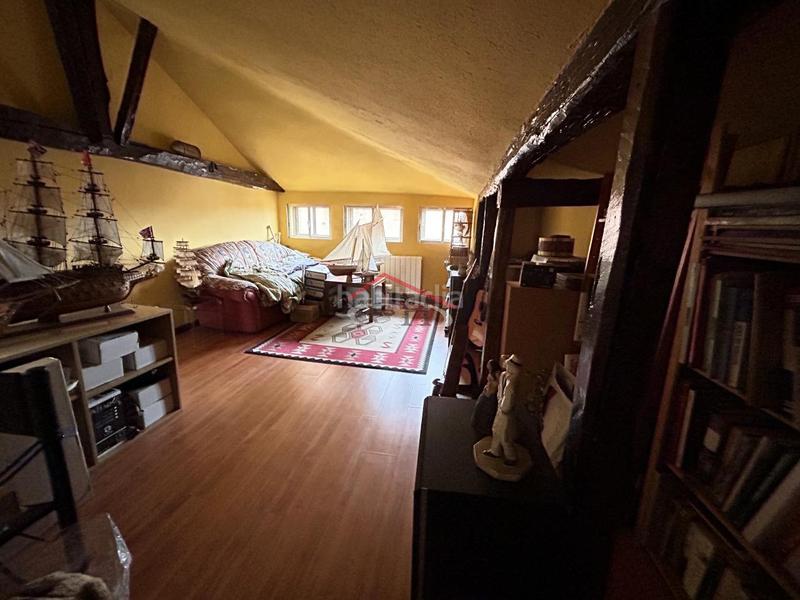 Foto b6881770-b136-4d1f-96b9-9484a4d689c7. Zweistöckige wohnung mit heizung in Casco Antiguo León