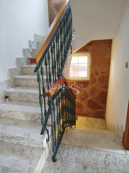 Foto 1a95f301-57ac-4d08-a665-3c6aac1eff27. Casa adossada amb calefacció aparcament piscina a Villaquilambre
