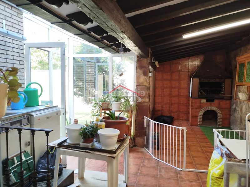 Foto 4b0b5965-40f8-472c-9c36-b5a62defde91. Casa adossada amb calefacció aparcament piscina a Villaquilambre