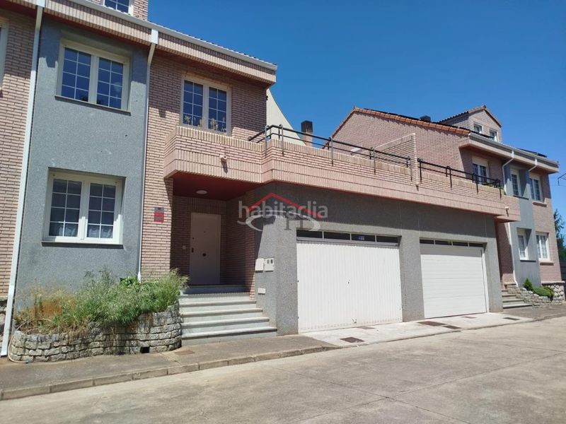 Foto 7ba5ac4c-2d2f-4cf6-8548-06670b1cdd04. Casa adossada amb calefacció aparcament piscina a Villaquilambre