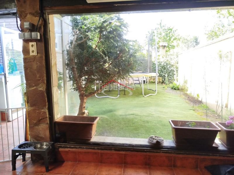 Foto 9564470e-f134-4066-867a-b17abd42d237. Casa adossada amb calefacció aparcament piscina a Villaquilambre