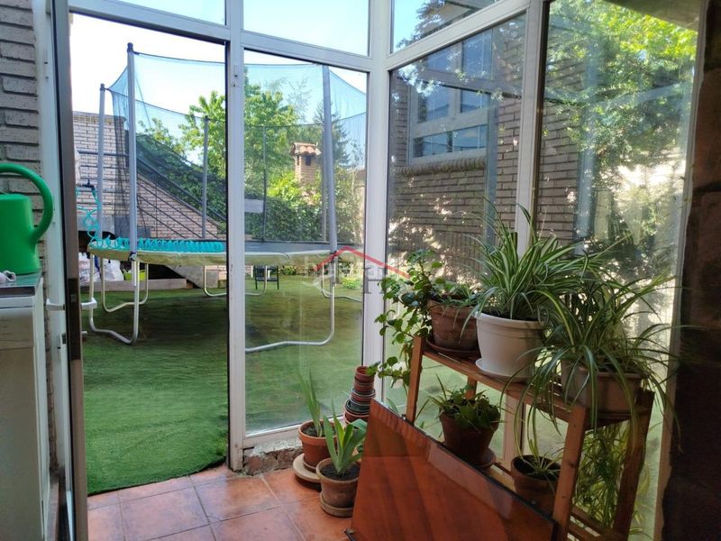 Foto a4dddeb0-6198-4156-a727-ed1156170f85. Casa adossada amb calefacció aparcament piscina a Villaquilambre