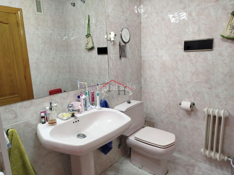 Foto d7a09caf-29b3-42b7-9f86-d2d3f35c96b0. Casa adossada amb calefacció aparcament piscina a Villaquilambre