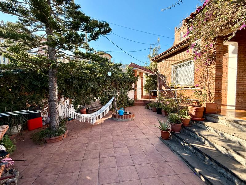 Foto 17319f59-b28f-40a4-a44b-fc6bb446649e. Casa amb xemeneia calefacció aparcament a La Font d´en Fargues Barcelona