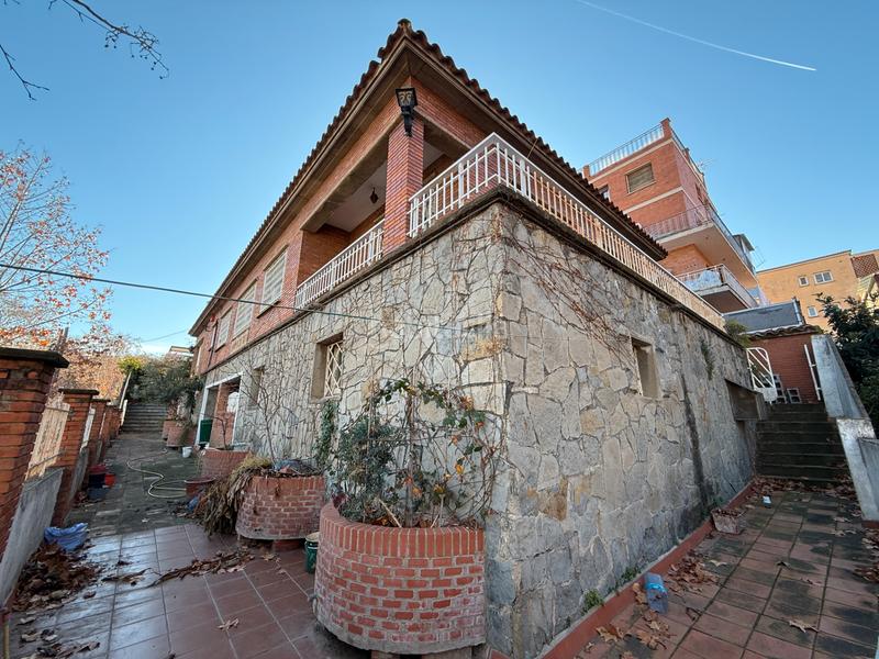 Foto 1d52b9a2-223a-415e-b9ff-6e2018933d13. Casa amb xemeneia calefacció aparcament a La Font d´en Fargues Barcelona
