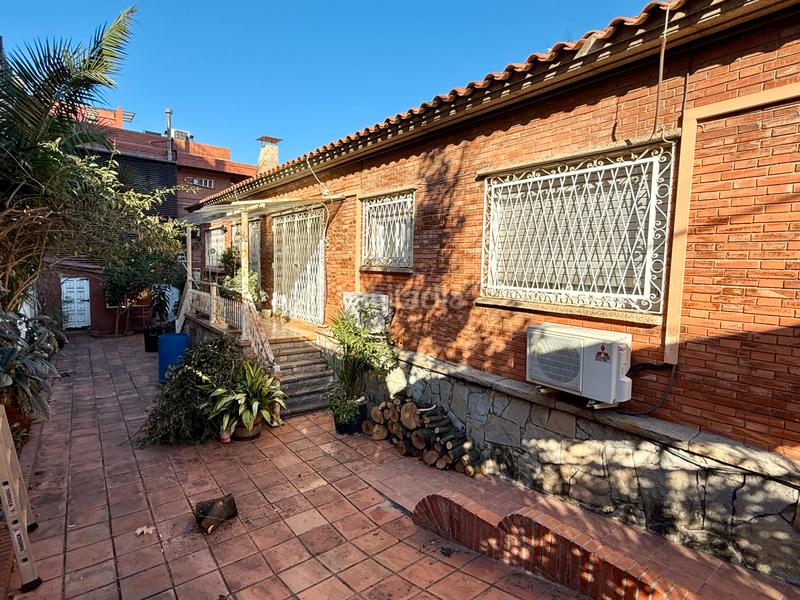 Foto 34c60bda-4500-4ae3-b317-988fece08d69. Casa amb xemeneia calefacció aparcament a La Font d´en Fargues Barcelona