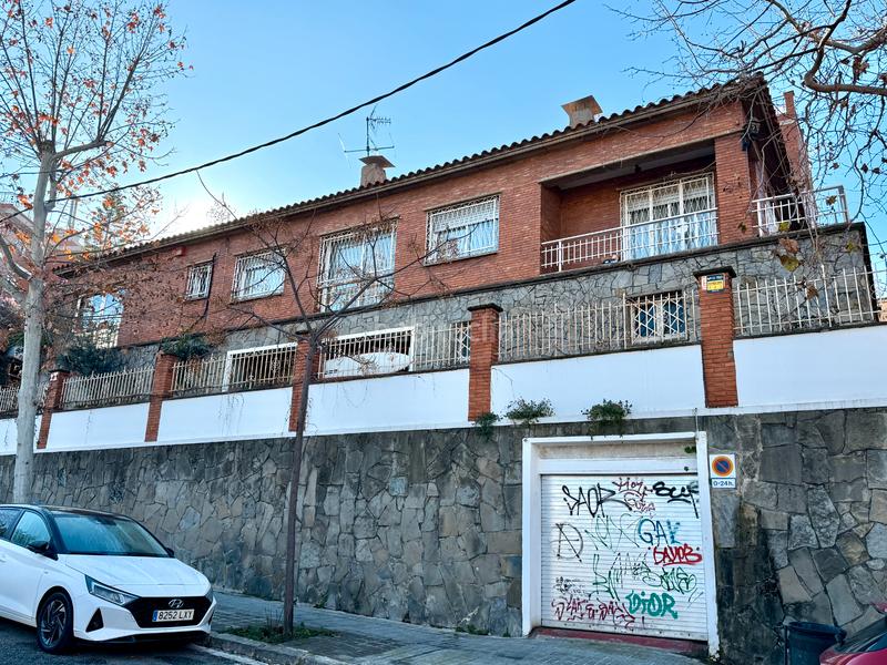 Foto 5bec701c-8607-45ba-89ee-4f5c458d77c0. Casa amb xemeneia calefacció aparcament a La Font d´en Fargues Barcelona