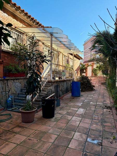 Foto a25c0774-16e4-4081-b5b1-c88a65d684ed. Casa amb xemeneia calefacció aparcament a La Font d´en Fargues Barcelona