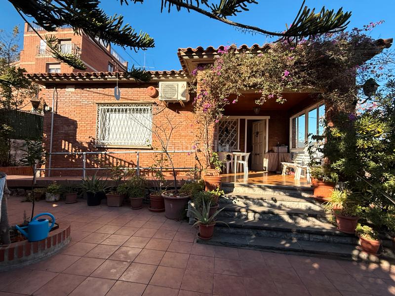 Foto a774cd90-4ad3-4613-9503-33955e4e851f. Casa amb xemeneia calefacció aparcament a La Font d´en Fargues Barcelona