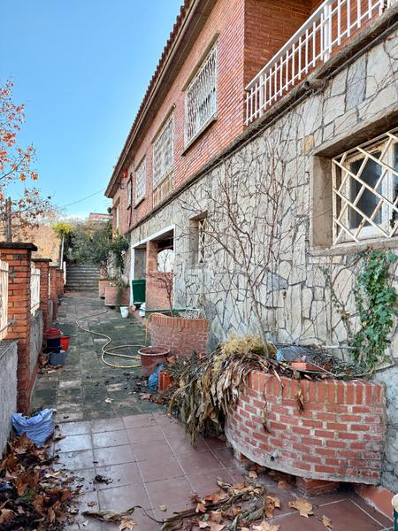 Foto c6a71246-970b-406c-8b62-6c99be7a239e. Casa amb xemeneia calefacció aparcament a La Font d´en Fargues Barcelona