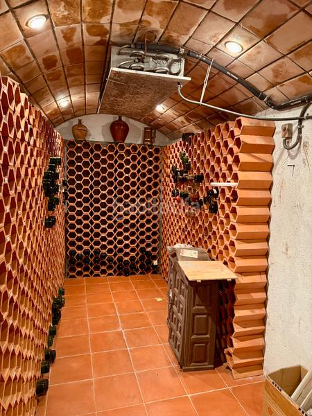 Foto d56909bc-586a-4768-823c-56211991f0b2. Casa amb xemeneia calefacció aparcament a La Font d´en Fargues Barcelona