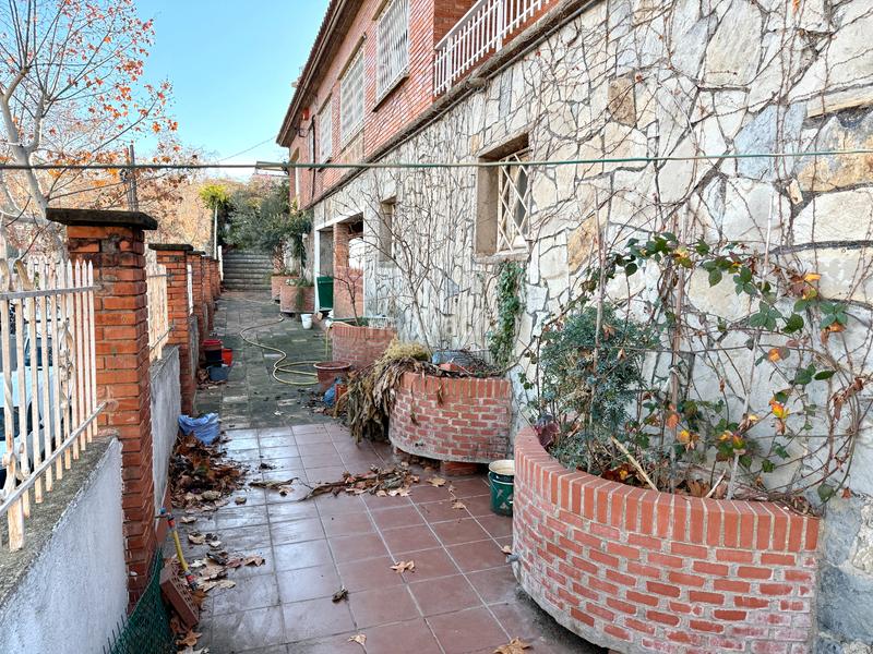 Foto d5e49885-61c7-4fce-a6e4-b34ac2ac3308. Casa amb xemeneia calefacció aparcament a La Font d´en Fargues Barcelona
