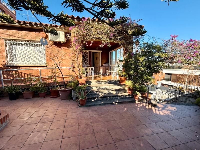 Foto d8b557e6-89ad-4773-81ac-e9844a28c16c. Casa amb xemeneia calefacció aparcament a La Font d´en Fargues Barcelona