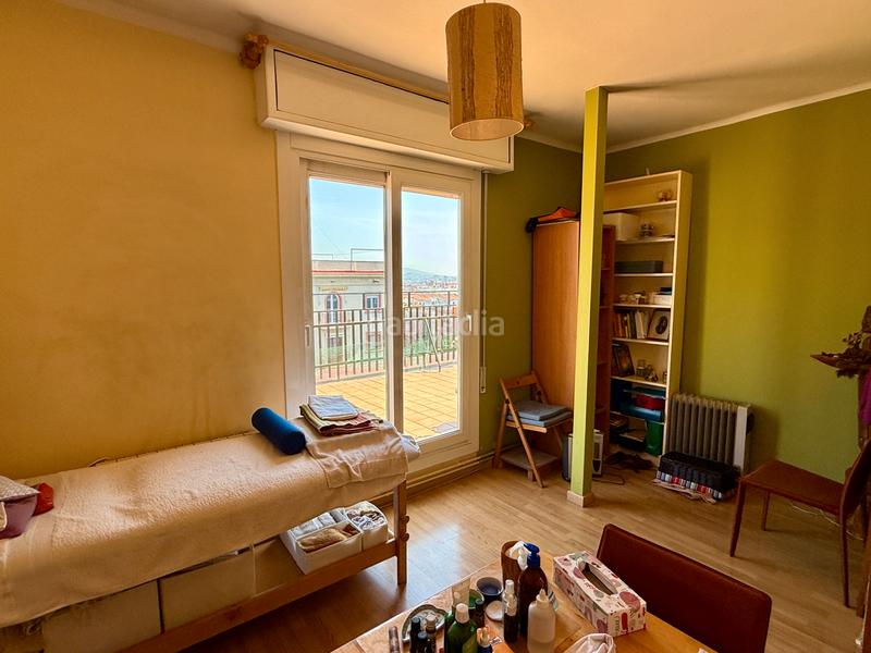 Foto 2bef73e5-4d66-4c9f-848b-5f58f77da9ca. Dachwohnung mit heizung in Guinardó Barcelona