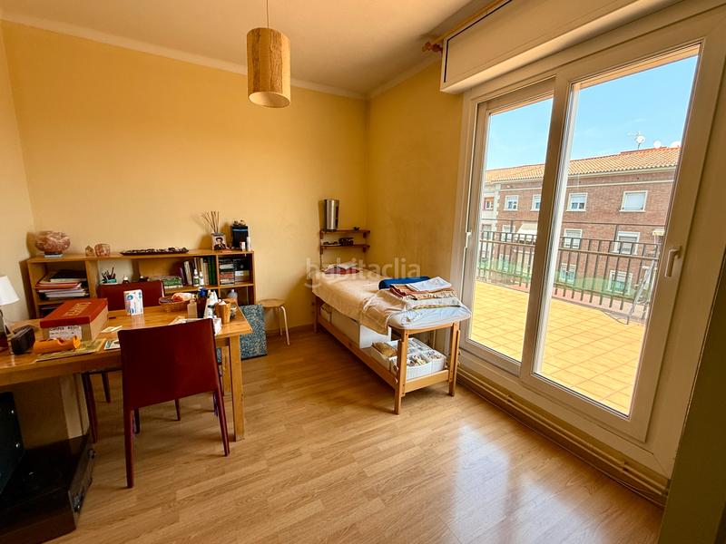 Foto 6f641d9a-f941-47da-afd1-4c47885db926. Dachwohnung mit heizung in Guinardó Barcelona