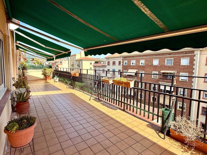 Foto b0d347a0-1c4c-4106-a32b-97ef2f48a535. Dachwohnung mit heizung in Guinardó Barcelona