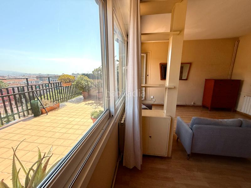 Foto f47b26d5-cafd-4a38-bad2-3d90b4490b28. Dachwohnung mit heizung in Guinardó Barcelona