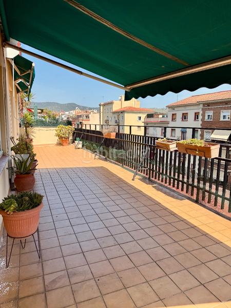 Foto f6d412ca-195c-4169-8ebf-0c1730f49b0d. Dachwohnung mit heizung in Guinardó Barcelona