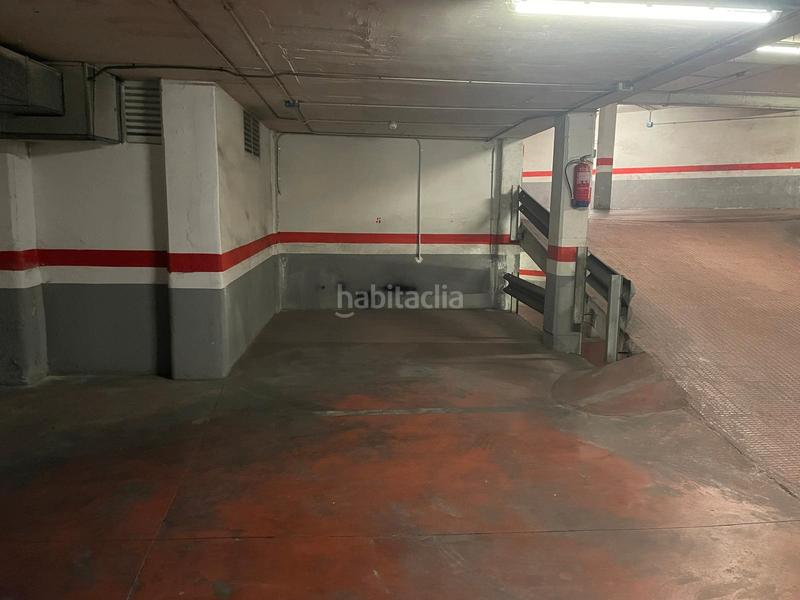 Foto 2970dd61-caff-4691-b30b-3e9adad8b08a. Parking coche en carrer de l'escultor llimona 4 en Barcelona