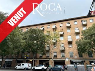 tic  Passeig maragall. con ascensor, muchsima luz y sin vecinos encima! excelente zon
