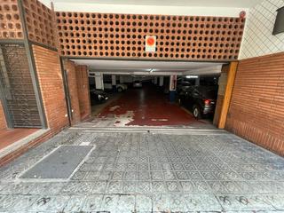 Parking coche en Passeig maragall 279