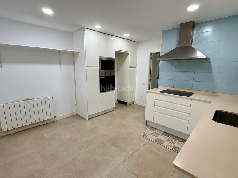 Foto 7e02ca54-df12-4a44-95e7-88620e1ea514. Dúplex amb calefacció a La Font d´en Fargues Barcelona