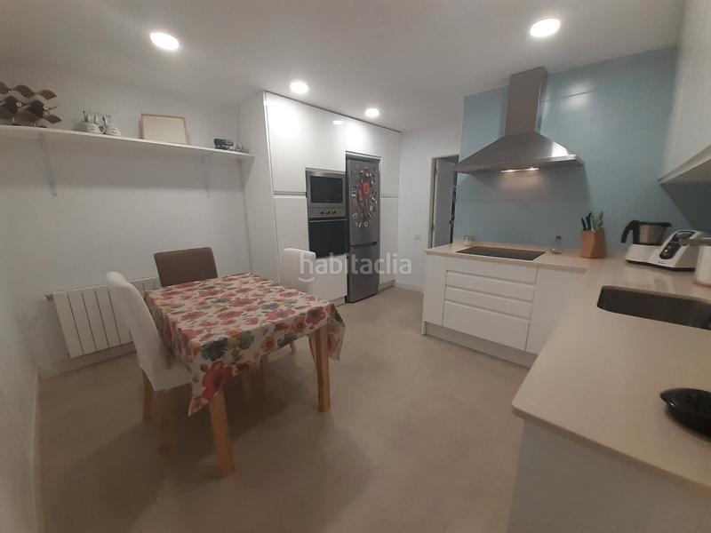 Foto b2696090-4466-4dbb-afdd-ad2b36a496f1. Dúplex amb calefacció a La Font d´en Fargues Barcelona